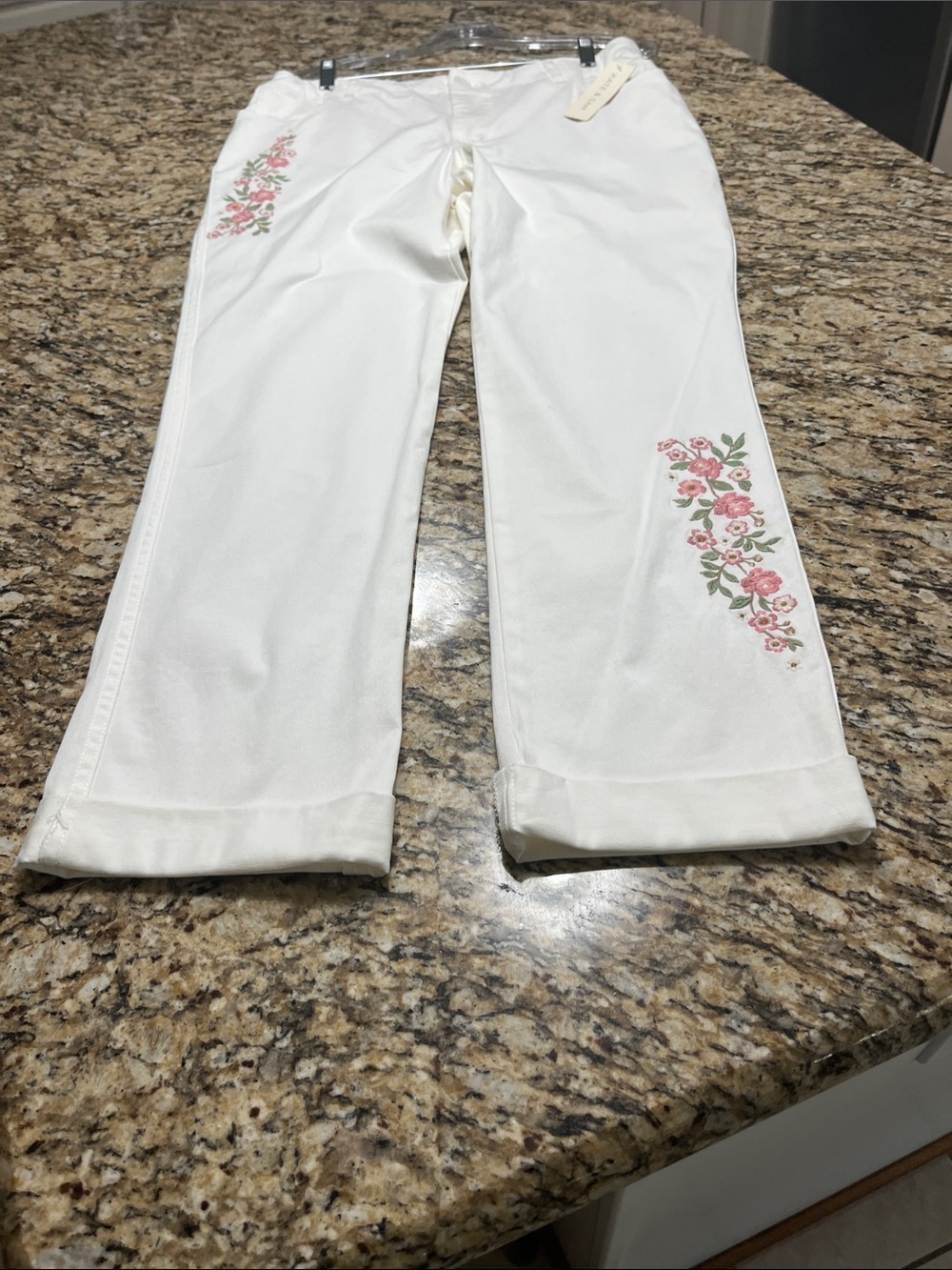 Kate & Sam beautiful embroidered cuffed pants. Add to your summer wardrobe.